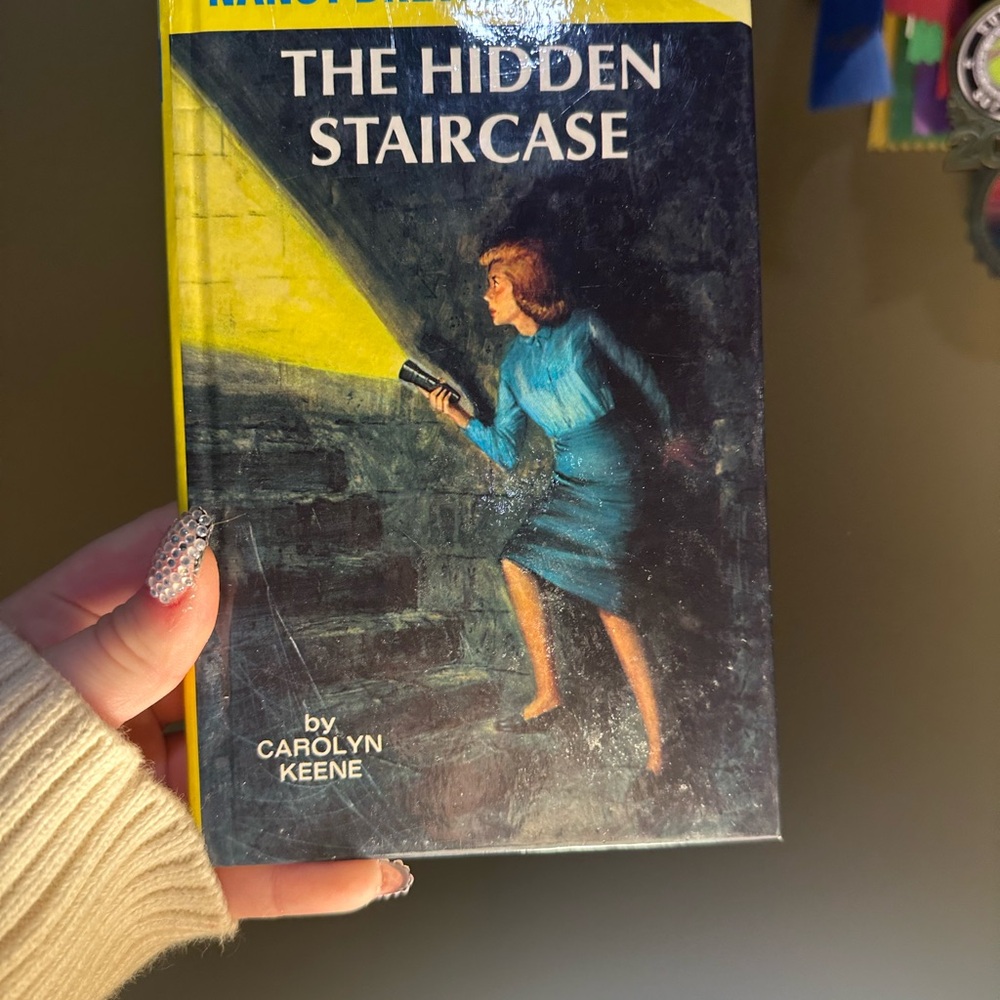 Books - Picture 3 of 4